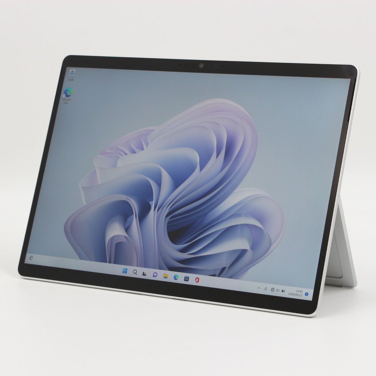 Surface Pro 9 / 13インチ / Core i5-1245U / 最大4.4GHz / 16GB / SSD 256GB