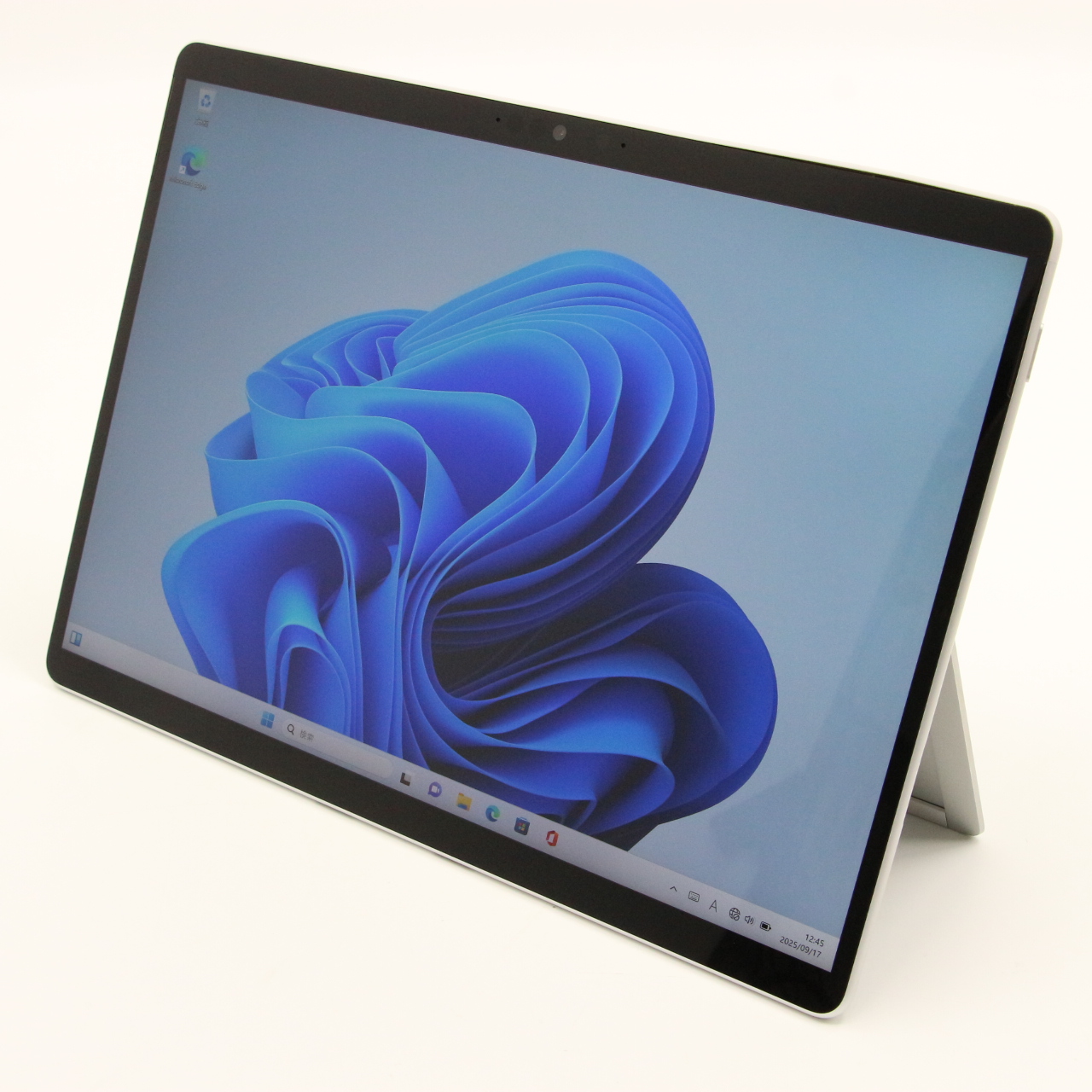 Surface Pro 8 LTE Advanced / 13インチ / Core i7-1185G7 / 最大4.8GHz / 16GB / SSD 256GB
